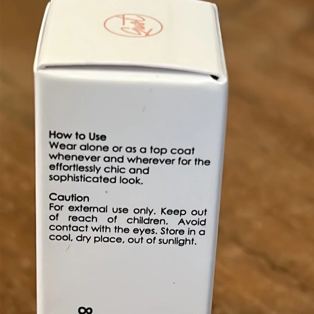 Glowiest  Dream Glow Tinted Lip Oil — Nude Mauve - Picture 5 of 8